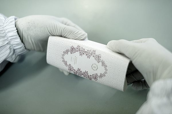 歐洲化工企業(yè)VI設計的匠心調(diào)性-7